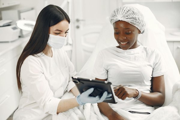 Sweat zippé manchester helly hansen : confort et style au travail