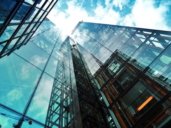 Quels sont les défis et les opportunités de l'expansion sur les marchés émergents pour les petites entreprises de produits artisanaux ?