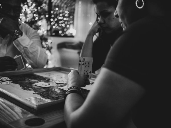 Comment les managers peuvent-ils utiliser les données analytiques pour prédire et gérer les risques en projet?